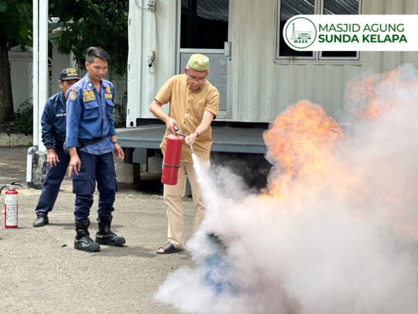Tingkatkan Kewaspadaan, MASK Adakan Pelatihan Pemadaman Api Bersama DAMKAR Jakarta Pusat Tingkatkan Kewaspadaan, MASK Adakan Pelatihan Pemadaman Api Bersama DAMKAR Jakarta Pusat