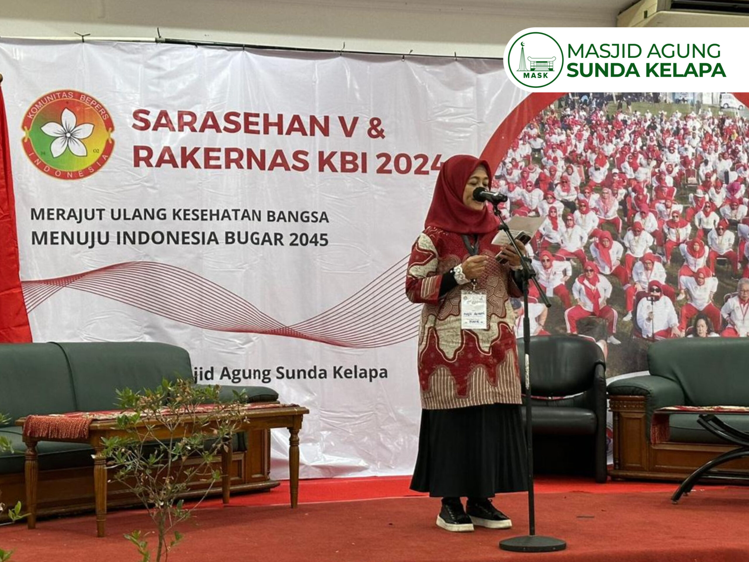 ibu Pudji Astuti atau biasa kita sapa ibu Tuti Purwoko selaku Wakil Sekretaris Dewan Pengurus Masjid Agung Sunda Kelapa.
