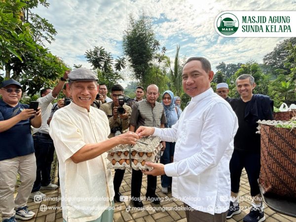 Kunjungan Dewan Pengurus MASK Ke Kebun Jenderal TNI Agus Subiyanto “Masjid: Cahaya Peradaban, Pelita Kehidupan” Kunjungan Dewan Pengurus MASK Ke Kebun Jenderal TNI Agus Subiyanto “Masjid: Cahaya Peradaban, Pelita Kehidupan”