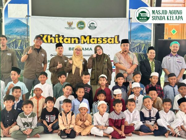 65 Anak Jalani Khitan Massal Bersama Unit Pengumpulan Zakat Masjid Agung Sunda Kelapa (UPZ-MASK) 65 Anak Jalani Khitan Massal Bersama Unit Pengumpulan Zakat Masjid Agung Sunda Kelapa (UPZ-MASK)