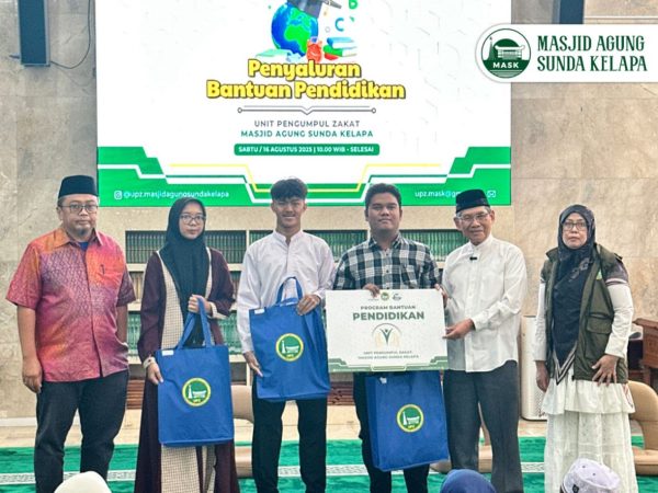 Penyerahan Program Bantuan Pendidikan Unit Pengumpulan Zakat Masjid Agung Sunda Kelapa Kepada Marbot, RISKA, dan PASKA Penyerahan Program Bantuan Pendidikan Unit Pengumpulan Zakat Masjid Agung Sunda Kelapa Kepada Marbot, RISKA, dan PASKA